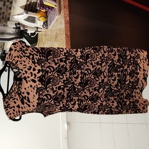 St. John knit (you'll never find another at this price) fabulous Size 8 B&W